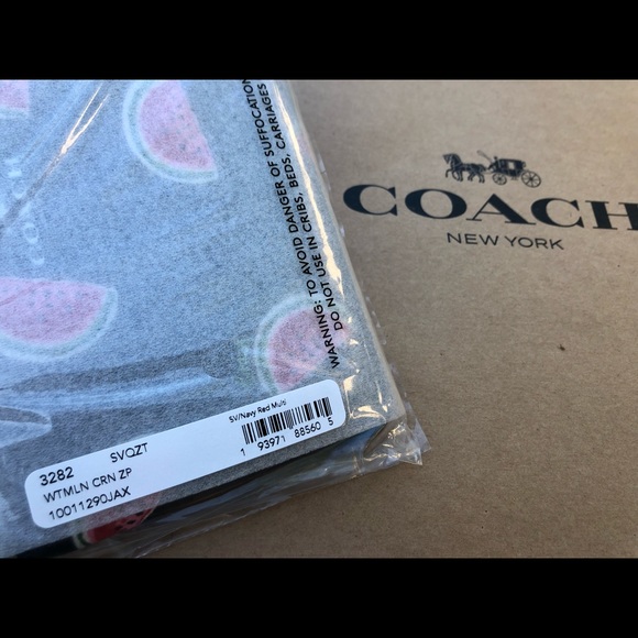 🍉New Coach Watermelon Print Corner Zip Wristlet🍉 - Picture 3 of 15